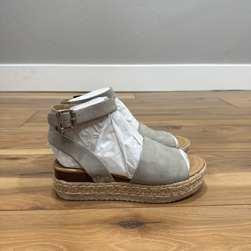 Soda Women's Tan Espadrille Sandals